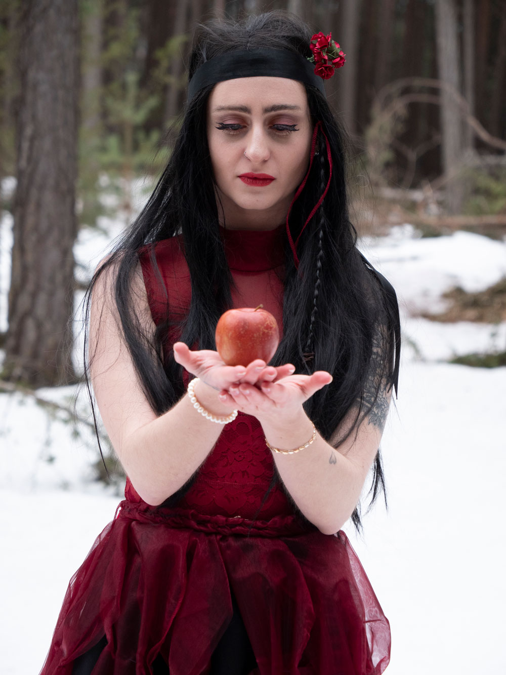 Rotkäppchen im Wald Foto mit einem Model